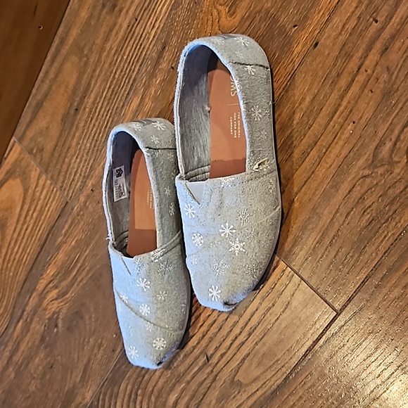 Tom's Gray Winter Snowflake shoes - Picture 3 of 5